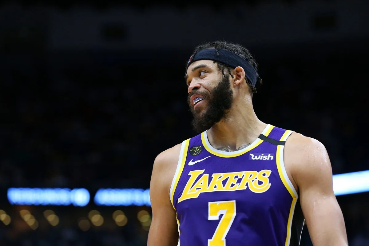 <b>JaVale McGee</b>: após vencer dois títulos pelo Golden State Warriors, o pivô de 32 anos assinou um contrato com os Lakers em 2018 no valor de US$ 8.200.000 milhões
<b>JaVale McGee</b>: após vencer dois títulos pelo Golden State Warriors, o pivô de 32 anos assinou um contrato com os Lakers em 2018 no valor de US$ 8.200.000 milhões