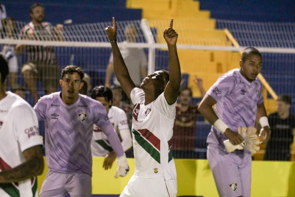 Imagem colorida dos jogadores do Fluminense na Copinha - Metrópoles