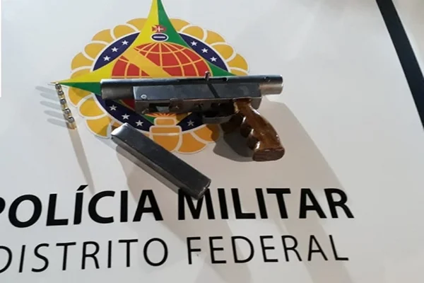 Dupla usava submetralhadora de fabricação caseira para assaltar no DF