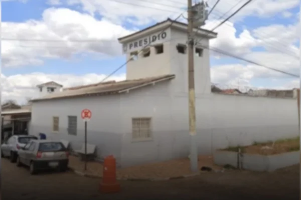 Seis presos com ao menos quatro passagens fogem de presídio em MG