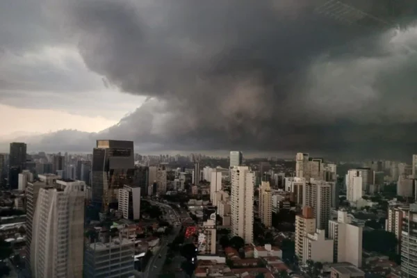 Inmet colocou o estado de São Paulo em alerta de perigo devido aos temporais. Chuvas começam a partir desta segunda-feira (2/12) - Metrópoles