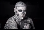 E detinha recordes por conta de seu corpo tatuado