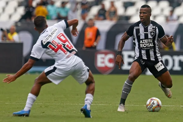 Botafogo faz gol aos 44 do segundo tempo e vence o Vasco