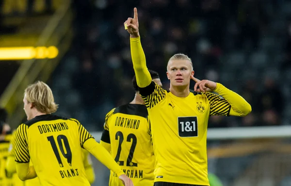 Erling Haaland, atacante disputado por Barcelona e Real Madrid