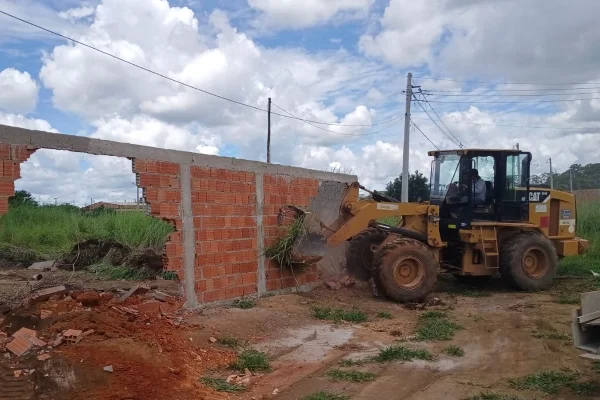 Invasores voltam a construir em área desocupada há 40 dias pelo GDF