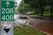 Temporal causa alagamentos e deixa trânsito caótico em Brasília - imagem 4