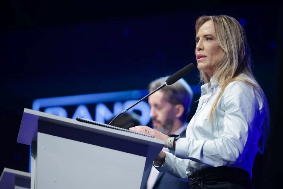 Michelle, Bia e Damares assistem juntas debate em apoio a Celina Leão - imagem 7 Michelle, Bia e Damares assistem juntas debate em apoio a Celina Leão - imagem 7