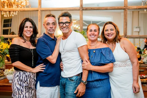 Amigos de Junior Sartori fazem chá solidário na Maria Amélia