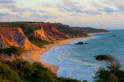 Saiba onde ficam oito praias de nudismo no Brasil e como visitá-las