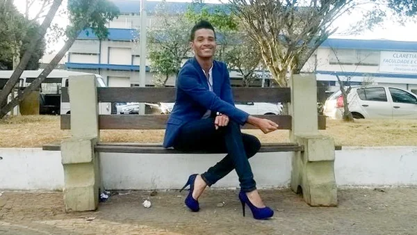De salto alto, bailarino cutuca o preconceito em Taguatinga