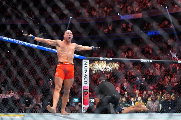 UFC 329: Paddy Pimblett finaliza Saint Denis em 52 segundos de luta