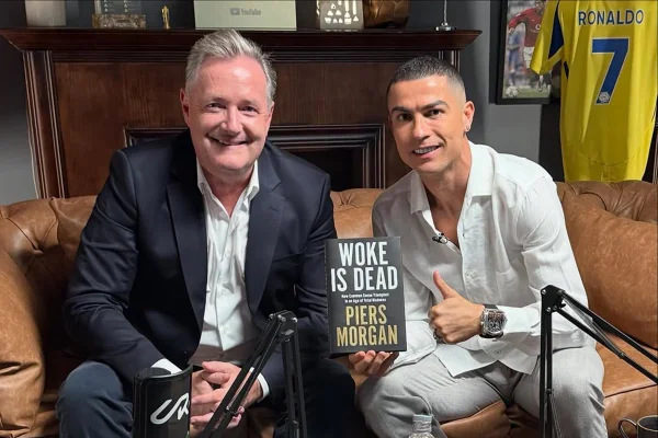 Cristiano Ronaldo aparece em publicação promovendo livro "anti-woke"