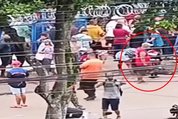 Banhado de sangue: homem é atacado próximo de restaurante comunitário