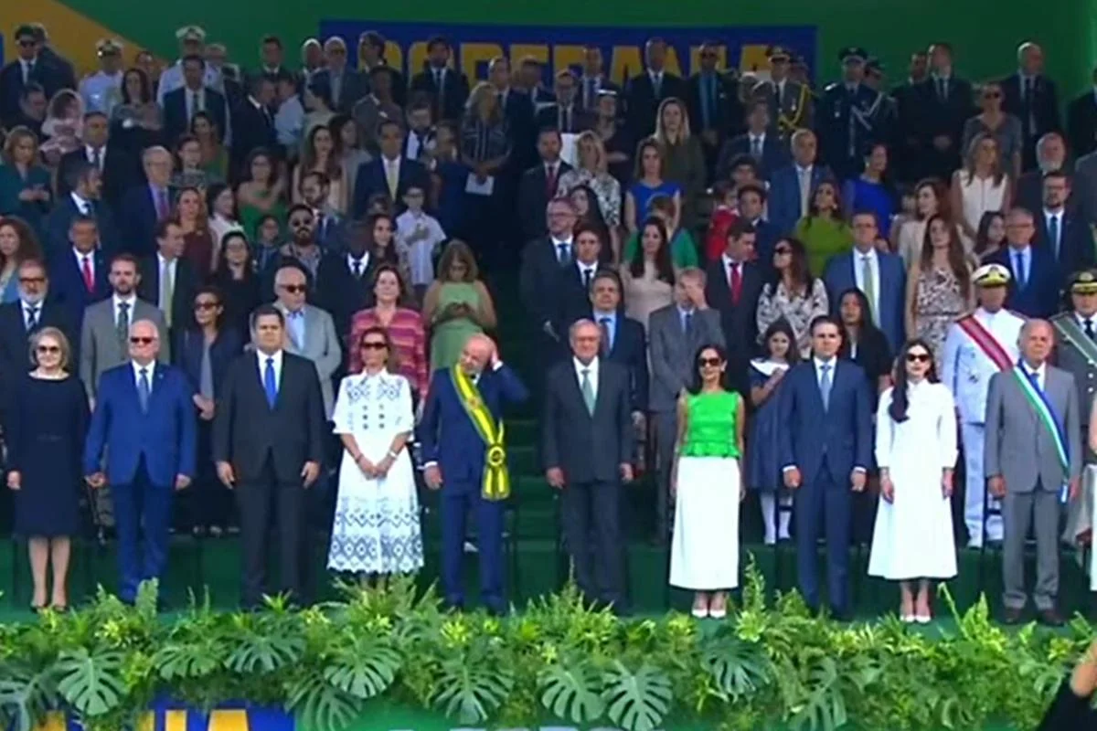 PM descarta ameaça de bomba durante desfile oficial com Lula e Fachin