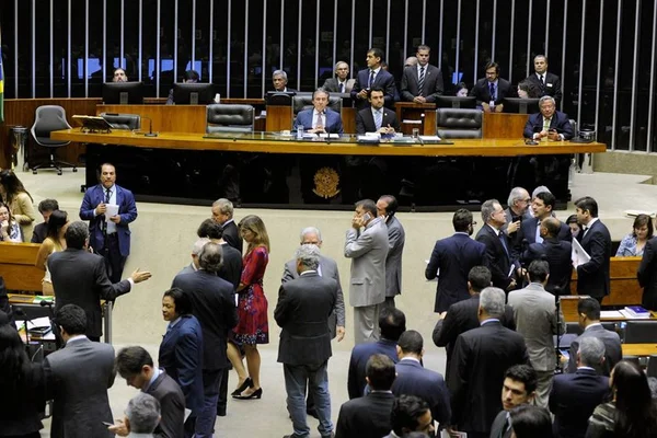 Comissão aprova Orçamento 2019: R$ 3,38 tri e mínimo de R$ 1.006