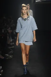 Yasmin Brunet para desfile da Triton no São Paulo Fashion Week em 2013 Yasmin Brunet para desfile da Triton no São Paulo Fashion Week em 2013