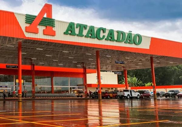 Carrefour volta a ter lucro no segundo trimestre e foca no Atacadão