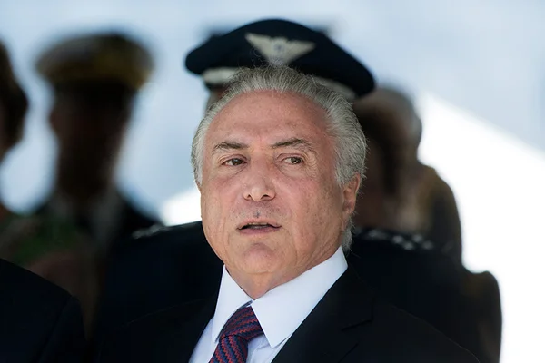 Temer viajou em helicóptero de empresa alvo na lava jato