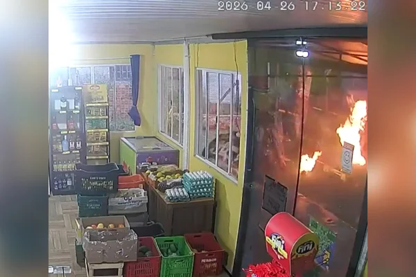 Polícia revela por que homem jogou gasolina em vereador e ateou fogo