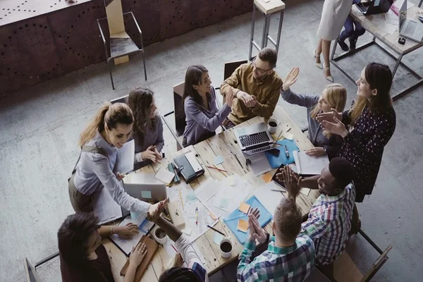 Coworkings geraram 3 mil empregos no Brasil em 2017, diz pesquisa