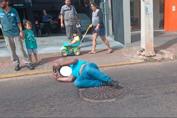 Motociclista faz selfie após acidente no MS