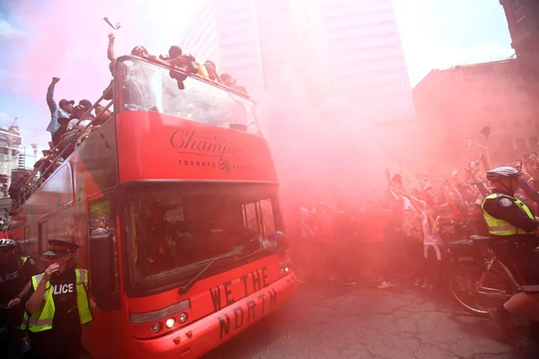 Duas pessoas são baleadas em festa do título do Toronto Raptors na NBA