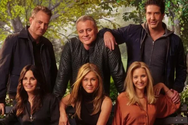 David Schwimmer revela que achava a música de Friends insuportável - Metrópoles