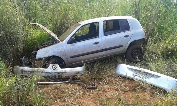 Carro com vestígios de sangue é encontrado em São Sebastião