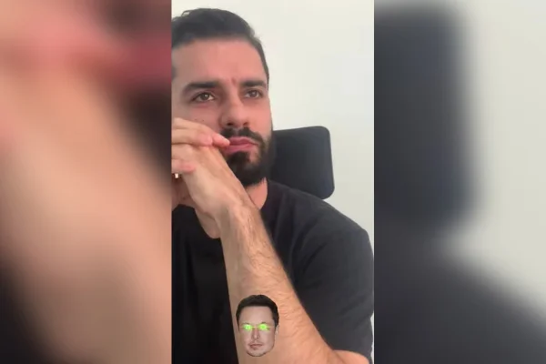 Mulher acusa Elon Musk de golpe e tenta registrar ocorrência