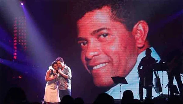 Daniel e Jéssica, filha de João Paulo, fazem apresentação emocionante