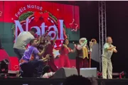 Deputada Renata Abreu, de vermelho, em palco com imagem dela em evento pago com recursos municipais