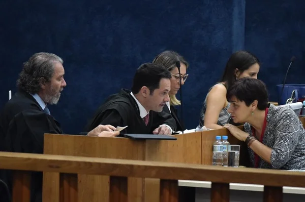 Polêmica sobre laudo com digitais de Adriana marca 5º dia de júri
