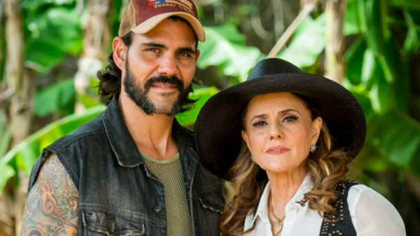 “O Outro Lado”: Mariano deixa Sophia pelada na frente dos garimpeiros
