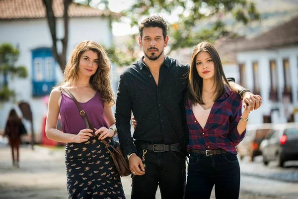 TV Globo escala autor para salvar Espelho da Vida de baixa audiência