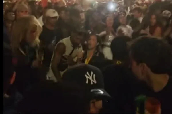 Fãs causam confusão em Copacabana antes do show de Shakira