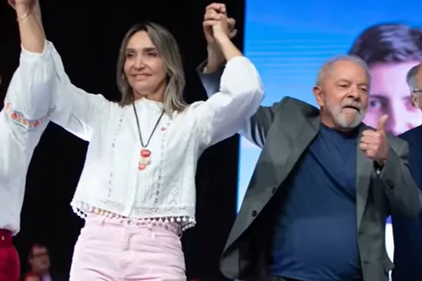 Rosilene Corrêa faz campanha ao lado de Lula pelo Senado Federal