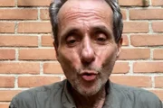 Tony Bellotto grava vídeo para as redes sociais Tony Bellotto grava vídeo para as redes sociais
