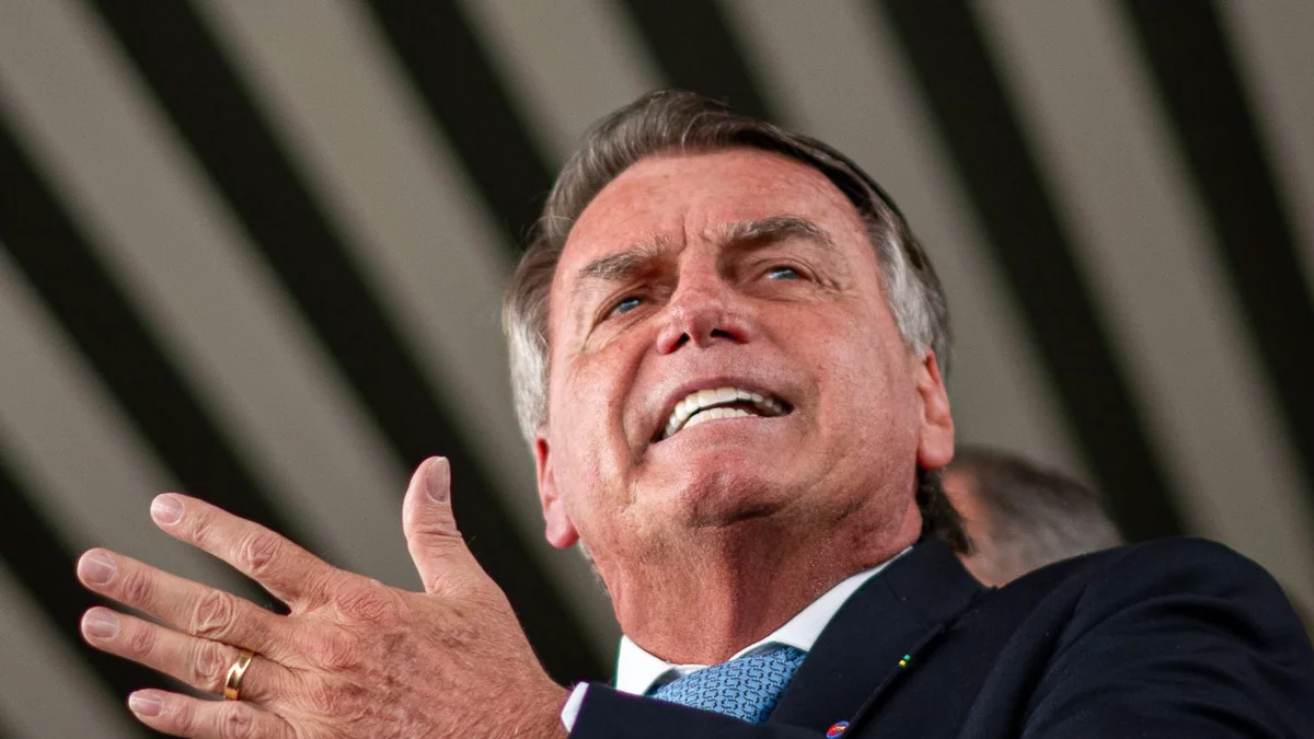 Damares diz que Bolsonaro passou mal em casa: “Momento mais triste”
