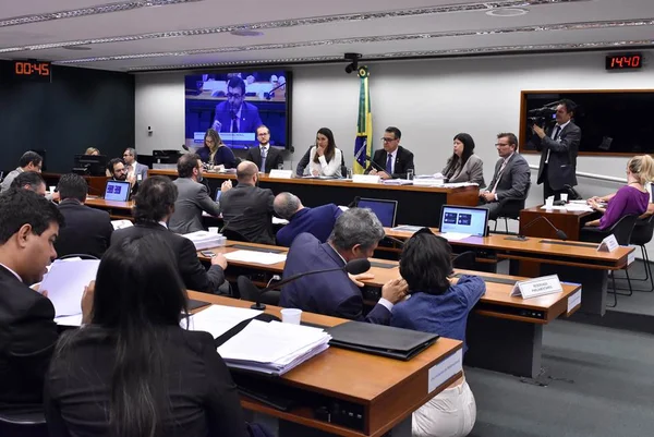 Deputados tiram excludente de ilicitude do pacote anticrime de Moro