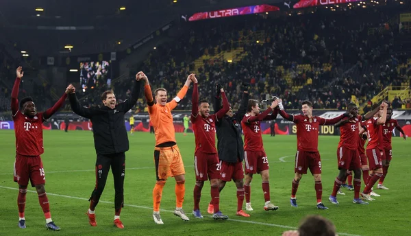 Em clássico eletrizante, Lewandowski decide e Bayern bate o Dortmund