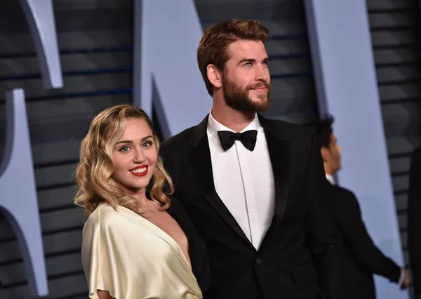 Miley Cyrus e Liam Hemsworth se casam em cerimônia secreta