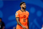 Memphis Depay com a camisa da Holanda Memphis Depay com a camisa da Holanda