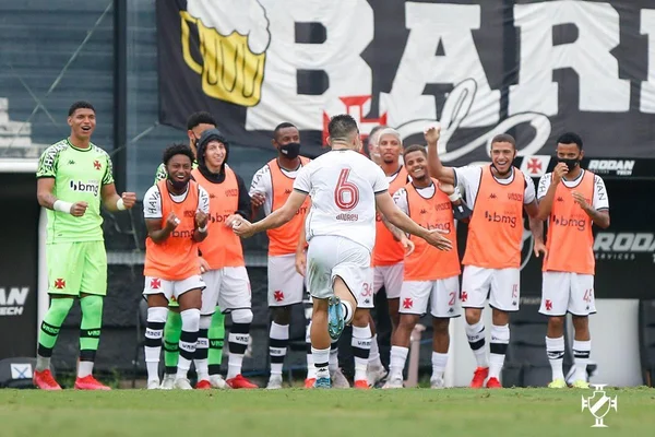 Vasco vence Ponte Preta e encerra sequência de derrotas na Série B