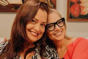 Andréa e Juliana são primas de Anita Harley e aparecem no documentário sobre a disputa pelo patrimônio da empresária Andréa e Juliana são primas de Anita Harley e aparecem no documentário sobre a disputa pelo patrimônio da empresária