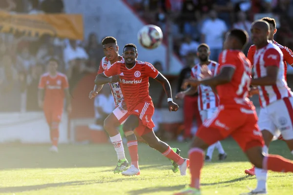 Internacional empata com rebaixado Guarany e enfrenta Grêmio nas semis