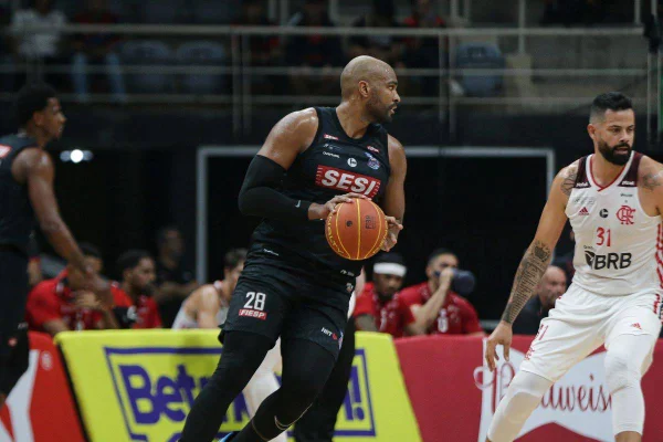 Franca vence o Flamengo e fica a uma vitória do título do NBB