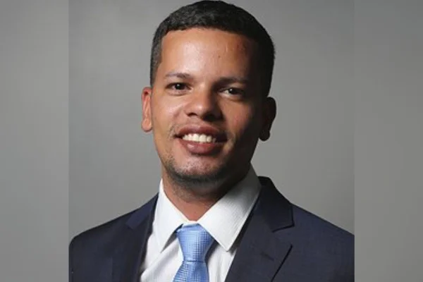 Imagem colorida do vereador Rony Martins (PSD), de Cubatão, alvo de atentado. - Metrópoles