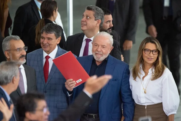 Lula na recriação do Consea: “Combater a fome é coisa séria”