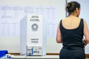 Cada turno é tratado como uma eleição independente, então quem não participou da primeira etapa do pleito continua apto a votar no segundo turno Cada turno é tratado como uma eleição independente, então quem não participou da primeira etapa do pleito continua apto a votar no segundo turno