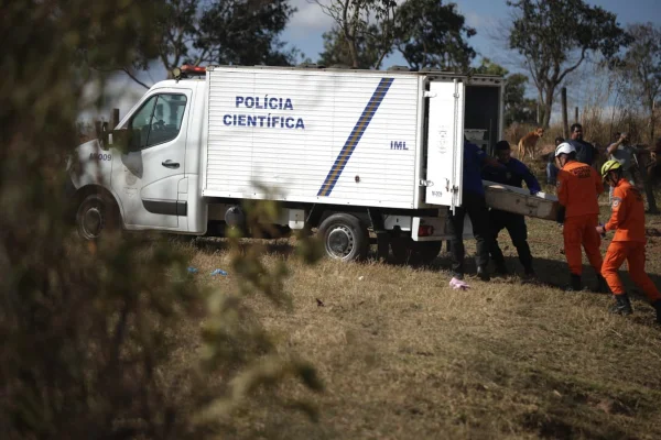 Bebê está entre os 5 mortos em acidente entre ônibus, carro e carreta